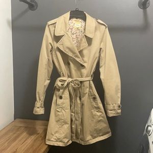 Never worn trench coat FOSSIL size L
